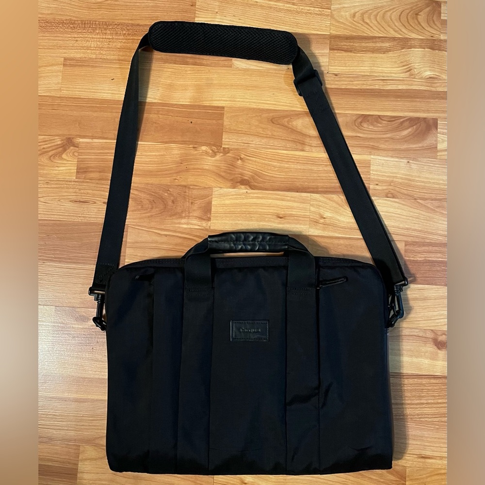 Targus Black Laptop Messenger Shoulder Carry Bag 15.5inx12in